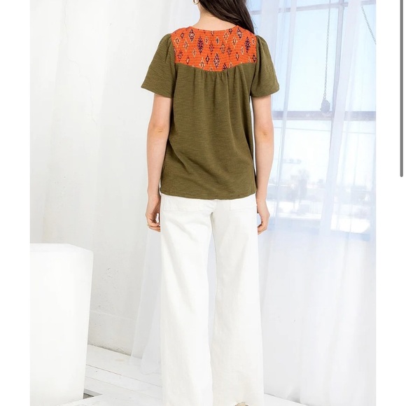 EUC THML size Medium Smocked Yoke Knit Top 031424 - Picture 2 of 8